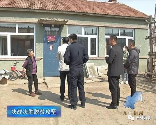 图为入户走访