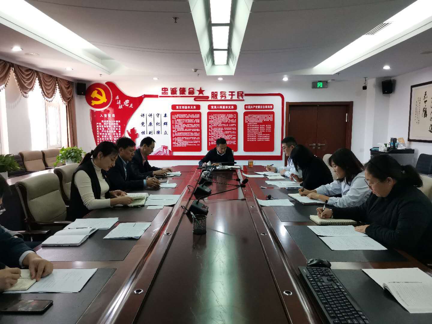 图为省残疾人康复中心党支部召开支委扩大会