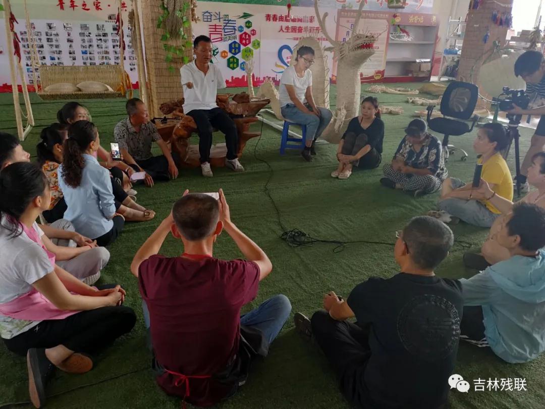 图为电商助残扶贫现场