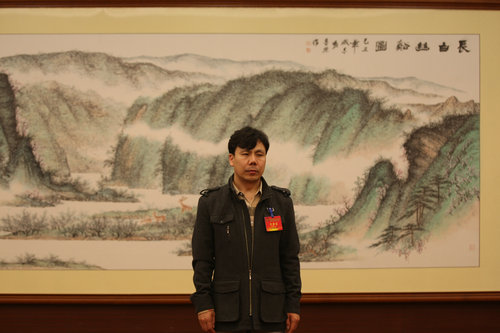 图为吉林省松原市盲人按摩协会会长、松原市残疾人音乐家舞蹈协会主席和陈时盲人医疗按摩院院长陈时