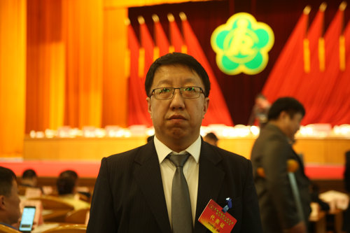 图为白城市肢残协会副主席、镇赉县肢残协会主席梁学东